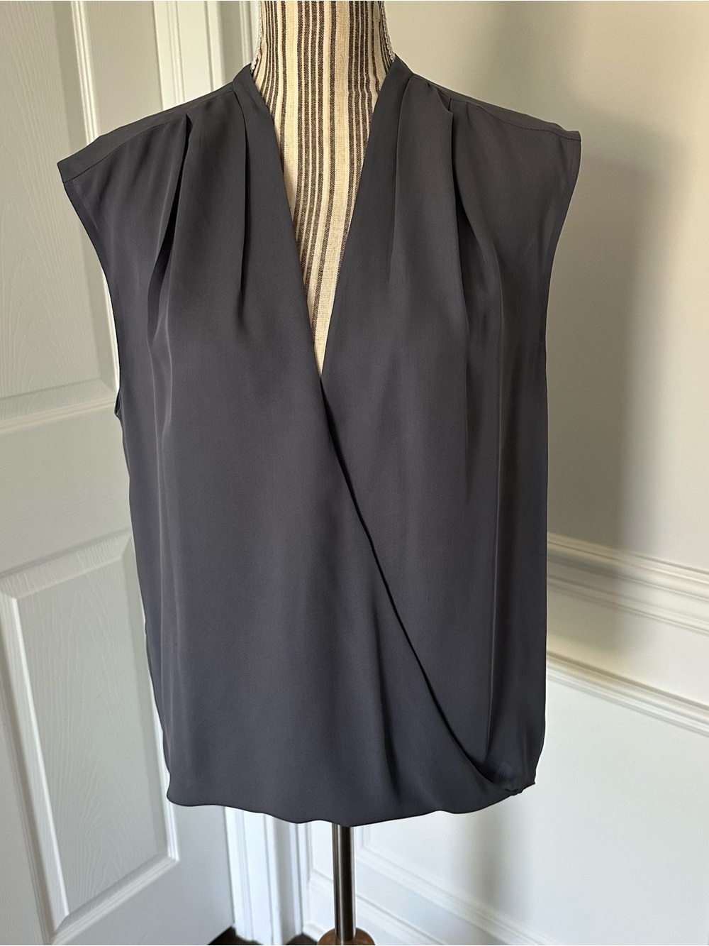 Rebecca Taylor 100% Silk Blouse Womens 10 Gray Draped Surplice Sleeveless Top